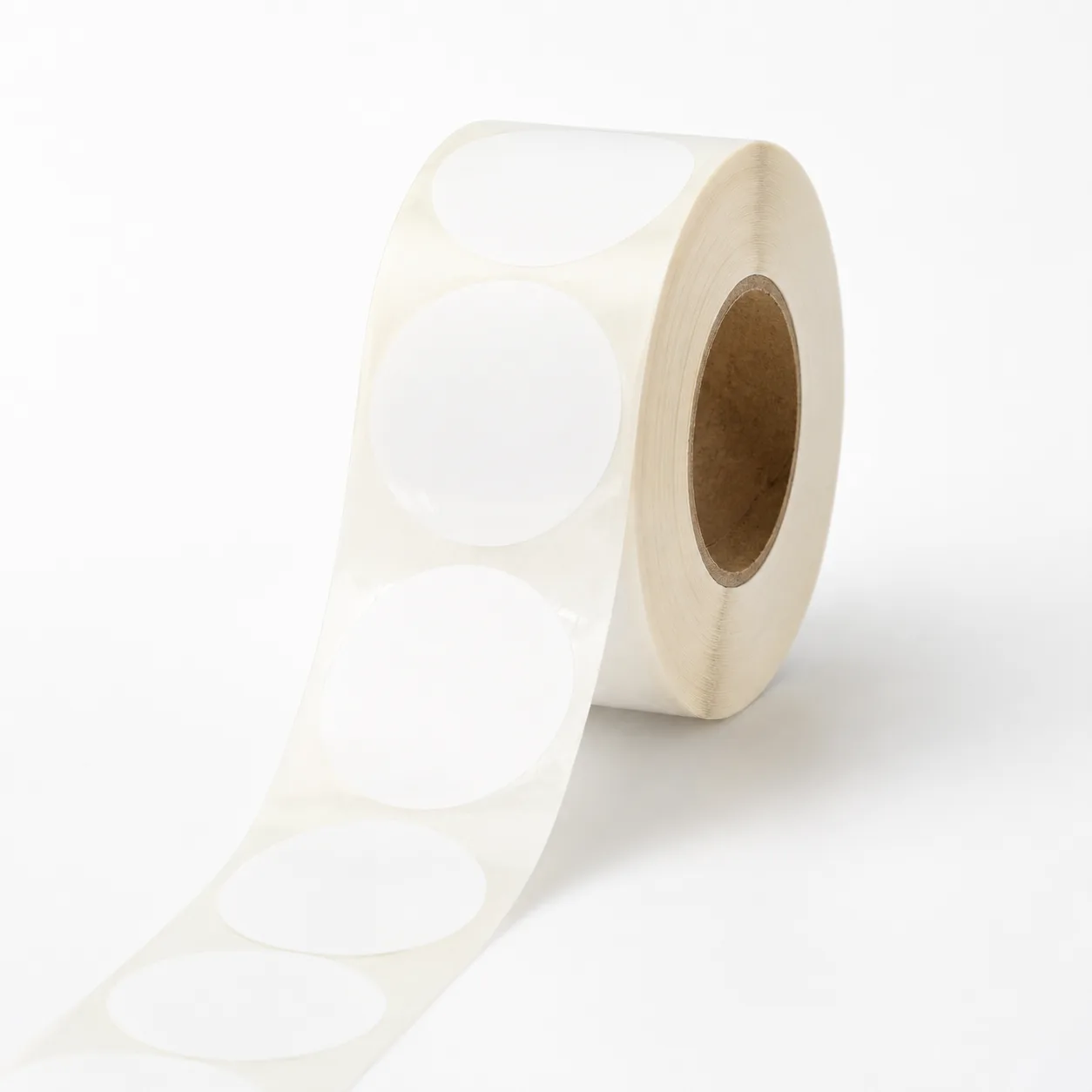 Białe okrągłe etykiety fi 50 mm na folii w rolce - zdjęcie produktowe